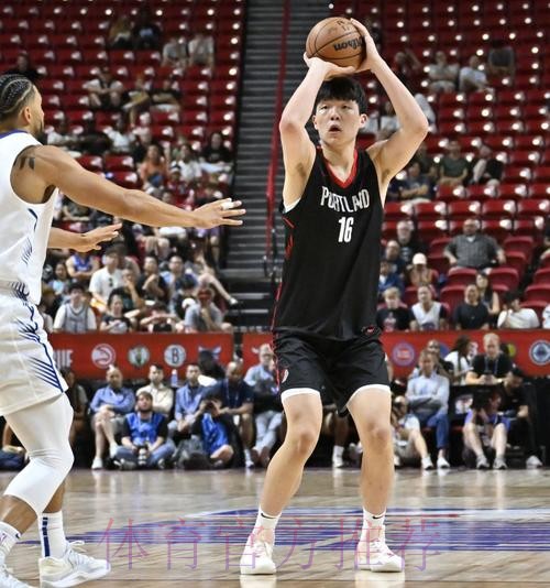 开拓者不敌勇士 杨瀚森受伤虚惊一场